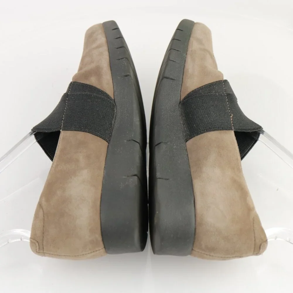 Clarks Womens Daelyn Villa Mary Jane Shoe‎ Size 9.5 M Tan Suede Slip On Flat